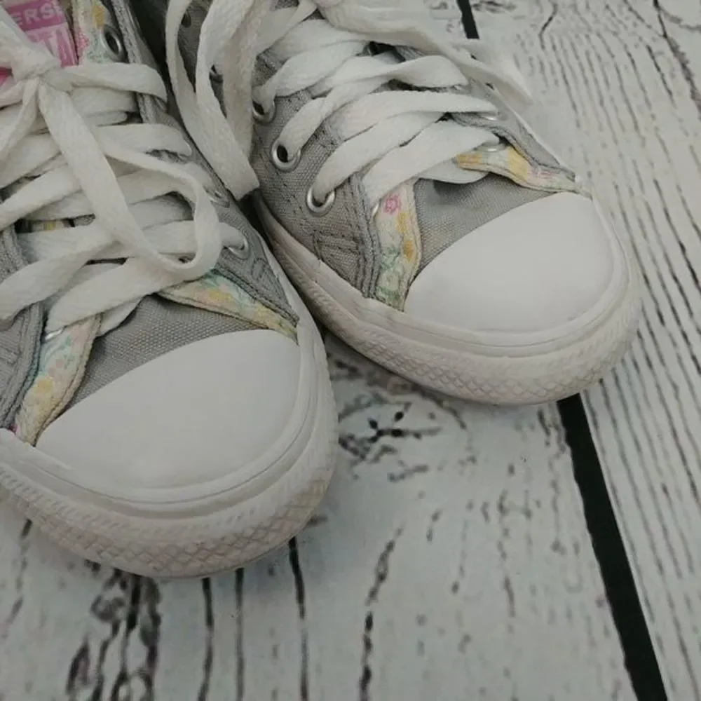 Converse gently used